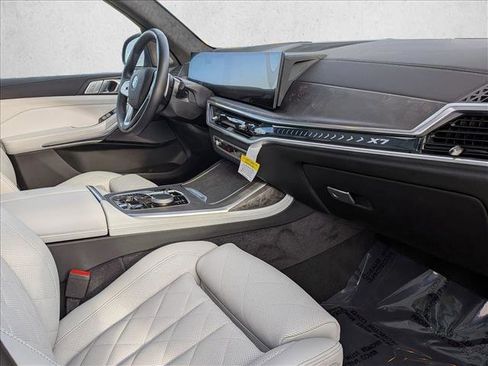 Used 2026 BMW X7 xDrive40i image 24