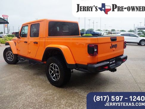 Used 2025 Jeep Gladiator Rubicon w/ Convenience Group AWD/4WD image 2