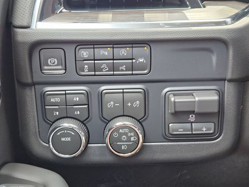 New 2026 Chevrolet Tahoe Premier w/ Sun And Tow Package AWD/4WD image 21