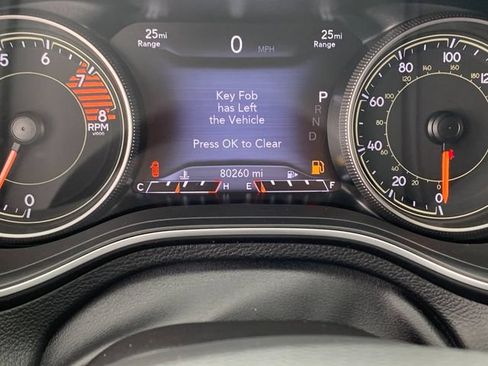 Used 2021 Jeep Cherokee Trailhawk AWD/4WD image 29