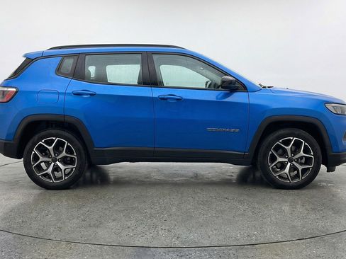 Used 2025 Jeep Compass Limited AWD/4WD image 11