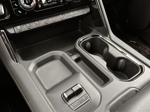 Used 2024 GMC Sierra 2500 AT4 w/ Technology Package image 22