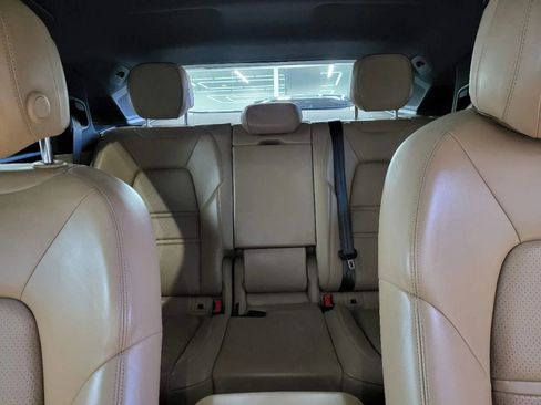 Used 2023 Porsche Cayenne Platinum Edition image 18