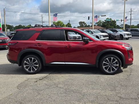 New 2026 Nissan Pathfinder Platinum FWD image 13