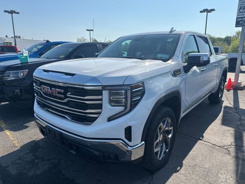 Used 2023 GMC Sierra 1500 SLT w/ SLT Convenience Package AWD/4WD image 5