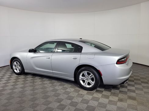 Used 2022 Dodge Charger SXT RWD image 3
