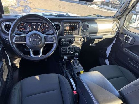 Used 2018 Jeep Wrangler Unlimited Sahara image 6