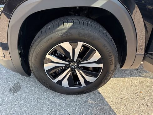 New 2026 Volkswagen Atlas Cross Sport SE image 44