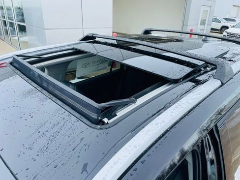 New 2026 Toyota Highlander Platinum image 3