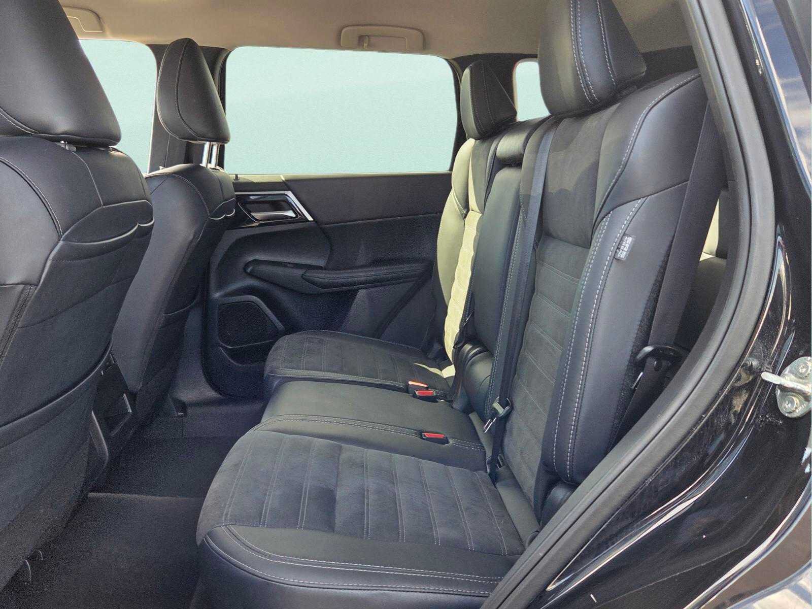 Used 2024 Mitsubishi Outlander SE AWD/4WD image 11