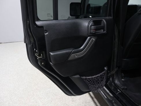 Used 2013 Jeep Wrangler Unlimited Sahara image 19