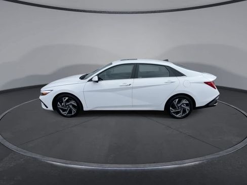Used 2025 Hyundai Elantra SEL FWD image 5