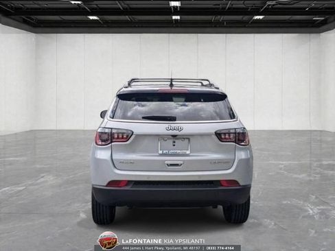 Used 2025 Jeep Compass Limited AWD/4WD image 4