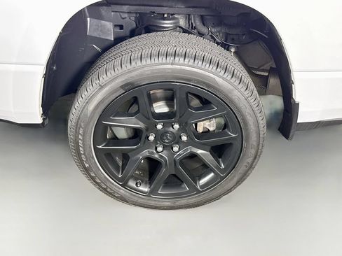 Used 2023 RAM 1500 Laramie AWD/4WD image 37