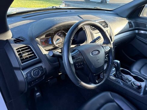Used 2019 Ford Explorer XLT w/ Equipment Group 202A AWD/4WD image 8