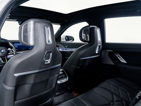 Used 2024 BMW 760i xDrive w/ Executive Package image 34