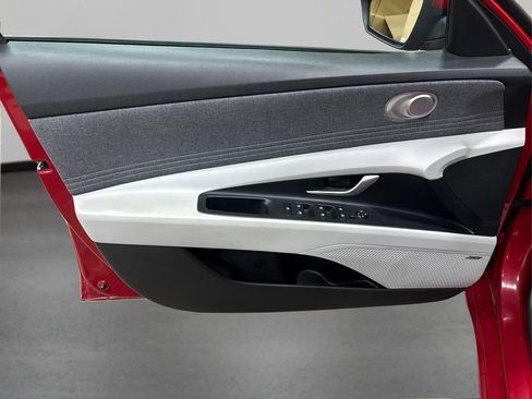 Used 2022 Hyundai Elantra Limited image 21