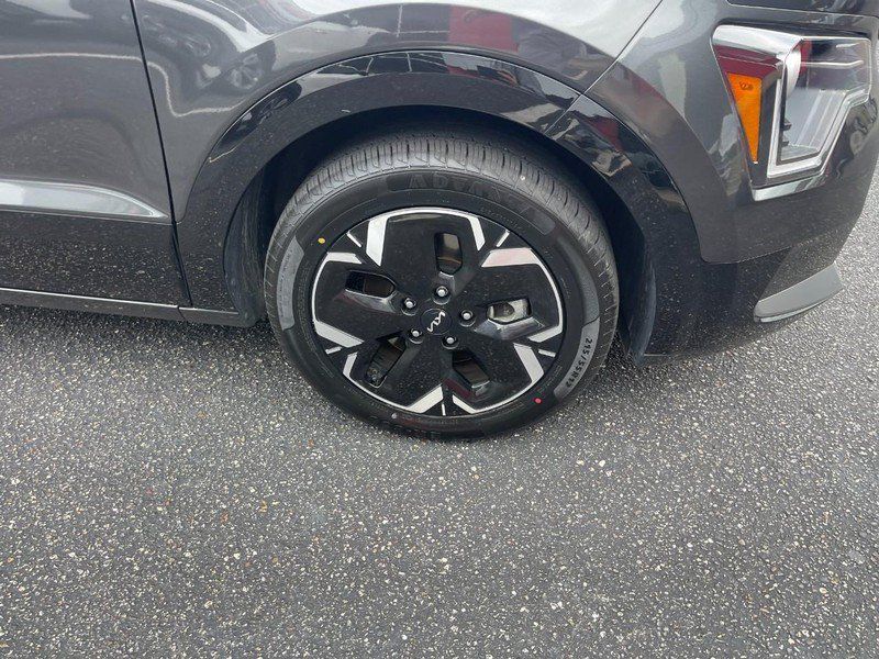 Used 2023 Kia Niro Wind w/ Wind Preserve Package FWD image 7