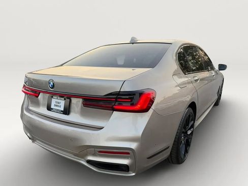Used 2022 BMW 740i w/ Luxury Rear Seating Package RWD image 5