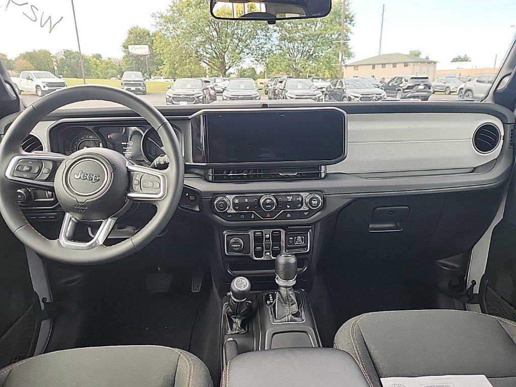 Used 2024 Jeep Wrangler Unlimited Sahara AWD/4WD image 13