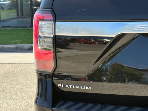 Used 2019 Ford Expedition Platinum RWD image 11