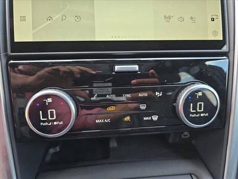 New 2025 Land Rover Discovery S image 25