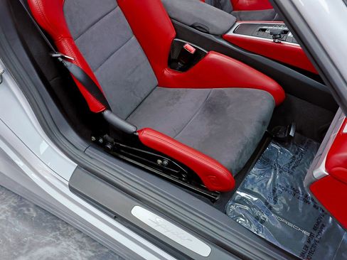 Used 2016 Porsche Boxster Spyder image 99