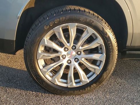 Used 2023 GMC Yukon Denali image 5