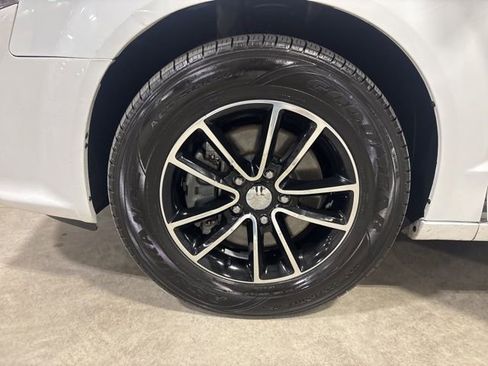 Used 2017 Dodge Grand Caravan GT image 21