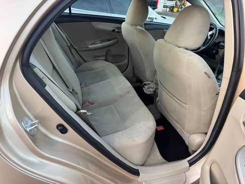 Used 2013 Toyota Corolla LE FWD image 9