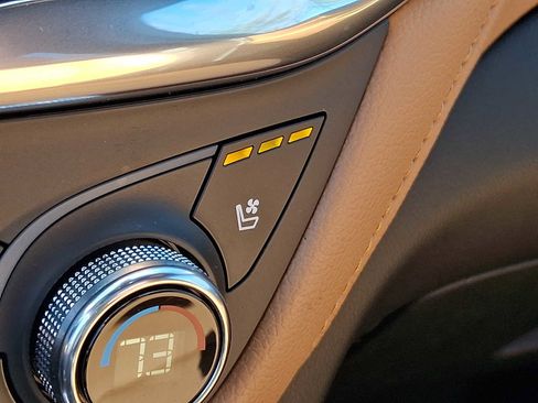 Used 2020 Chevrolet Equinox Premier image 23