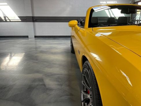 Used 2017 Dodge Challenger SRT w/ Technology Group image 8