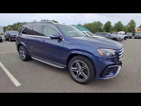 Used 2025 Mercedes-Benz GLS 450 4MATIC image 2