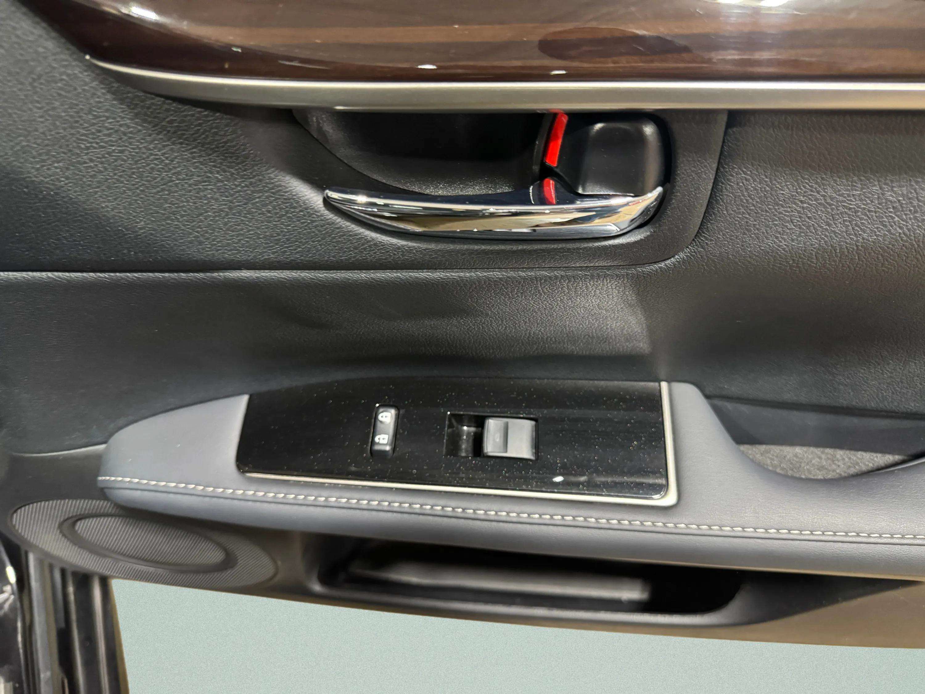 Used 2018 Lexus ES 350 w/ Navigation System Package FWD image 18