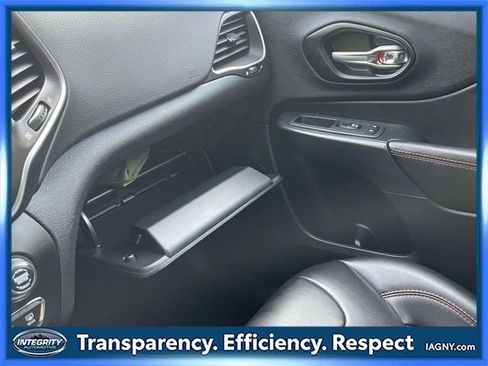 Used 2022 Jeep Cherokee Trailhawk image 33