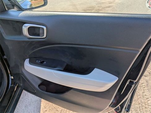 Used 2023 Hyundai Venue SEL image 31