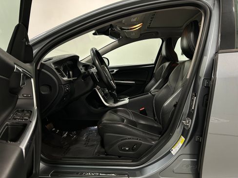 Used 2018 Volvo S60 T5 Dynamic w/ Vision Package AWD/4WD image 4