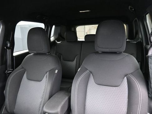 Used 2021 Jeep Renegade Latitude image 16