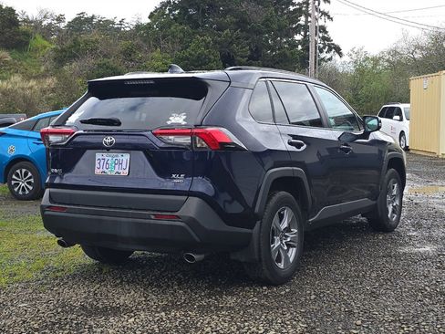 Used 2022 Toyota RAV4 XLE w/ Convenience Package image 5