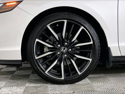 Used 2024 Honda Accord Touring image 8