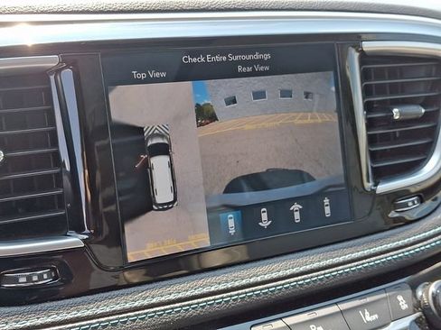 Used 2018 Chrysler Pacifica Limited w/ Advanced Safetytec Group FWD image 18