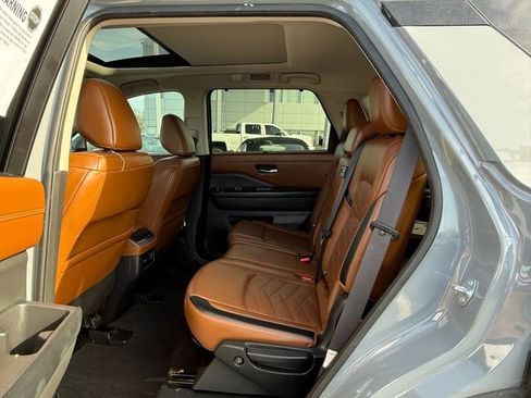 Certified 2022 Nissan Pathfinder Platinum w/ Cargo Package image 13