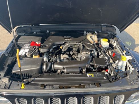 Used 2018 Jeep Wrangler Unlimited Sahara image 10