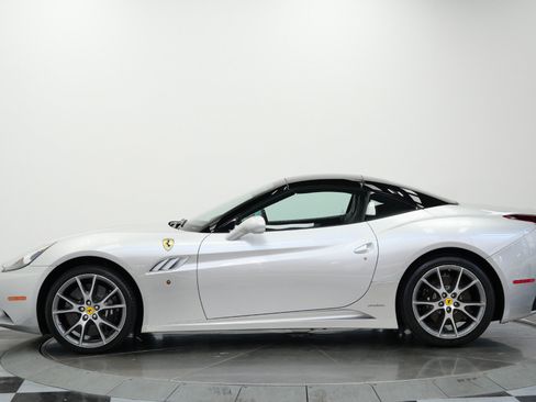 Used 2011 Ferrari California RWD image 6