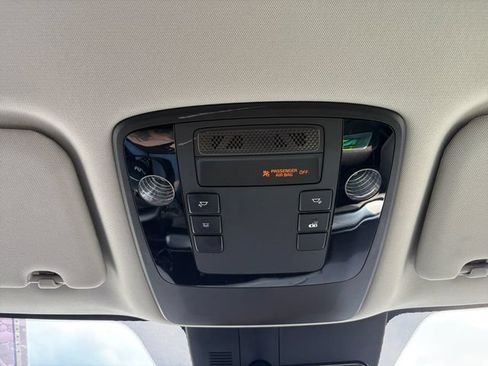 Used 2024 Kia Carnival LX FWD image 22