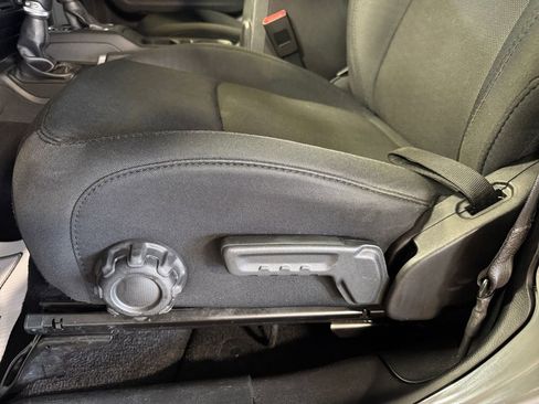 Used 2019 Jeep Wrangler Unlimited Sport AWD/4WD image 13