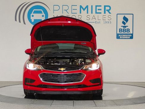 Used 2017 Chevrolet Cruze LT w/ Convenience Package FWD image 22