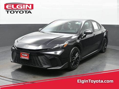 Used 2025 Toyota Camry SE FWD image 1