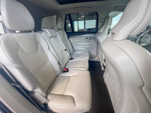 Used 2025 Volvo XC90 B5 Core AWD/4WD image 28