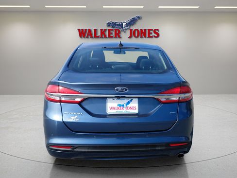 Used 2018 Ford Fusion SE w/ Fusion SE Technology Package image 3
